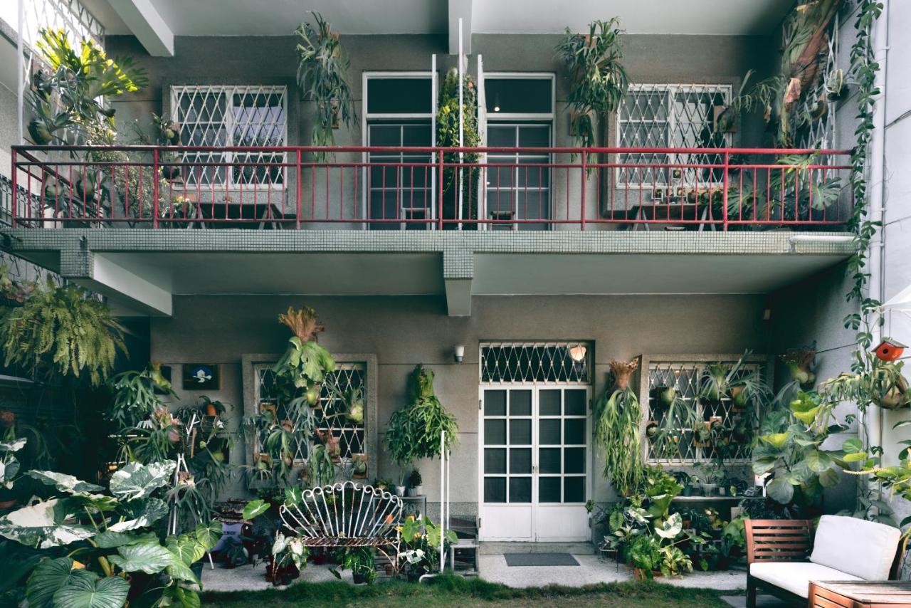 Civil Life Tainan Apartment Bagian luar foto