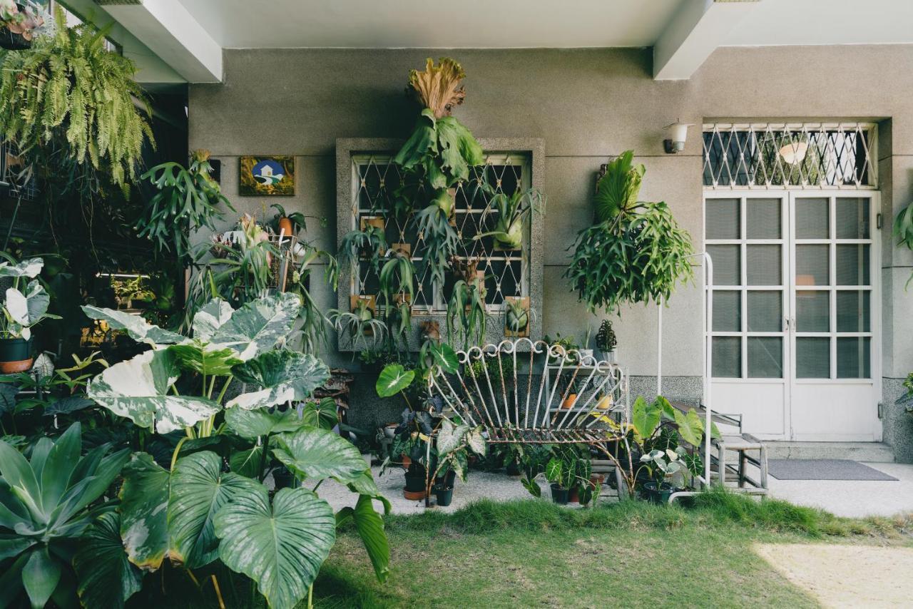 Civil Life Tainan Apartment Bagian luar foto