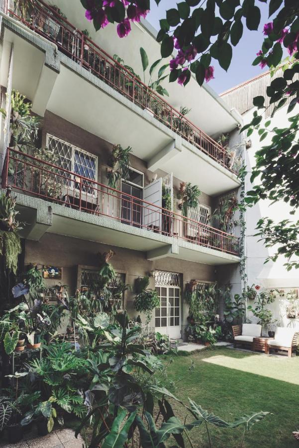 Civil Life Tainan Apartment Bagian luar foto